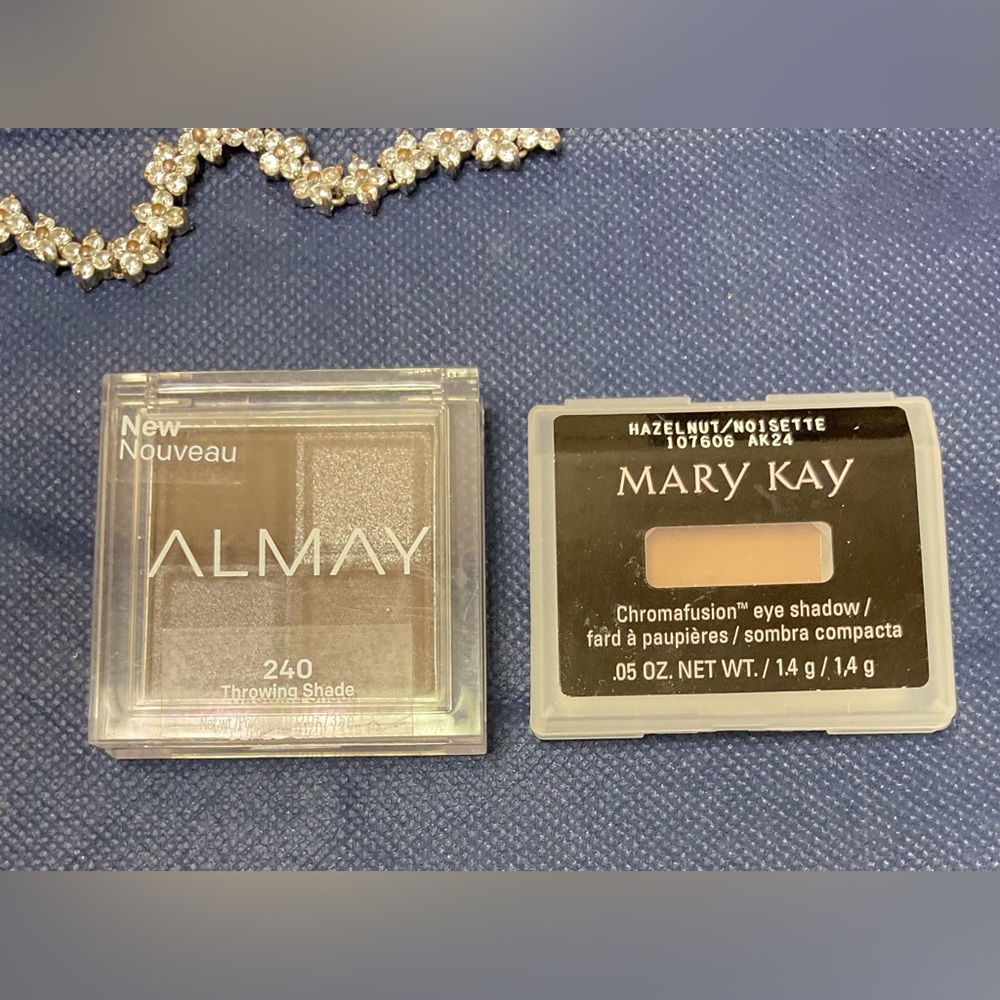 2 Eye Shadows